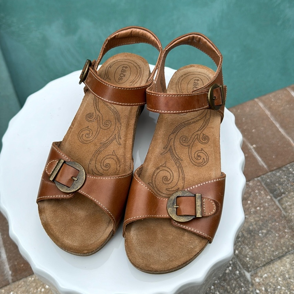 Taos “Vera” leather sandal sz 11 - 11.5 like new